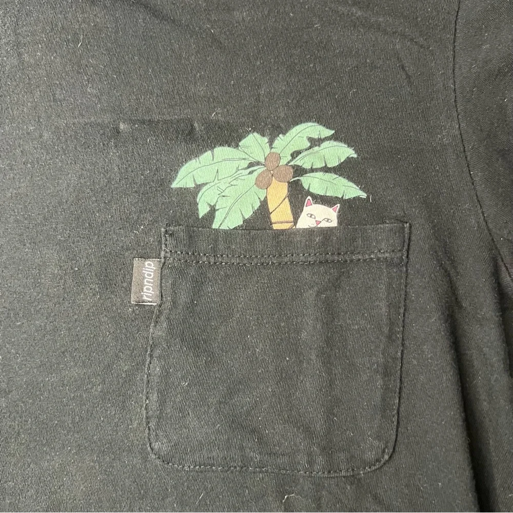 Nermal Leaf Pocket T-Shirt - Picture 4 of 6